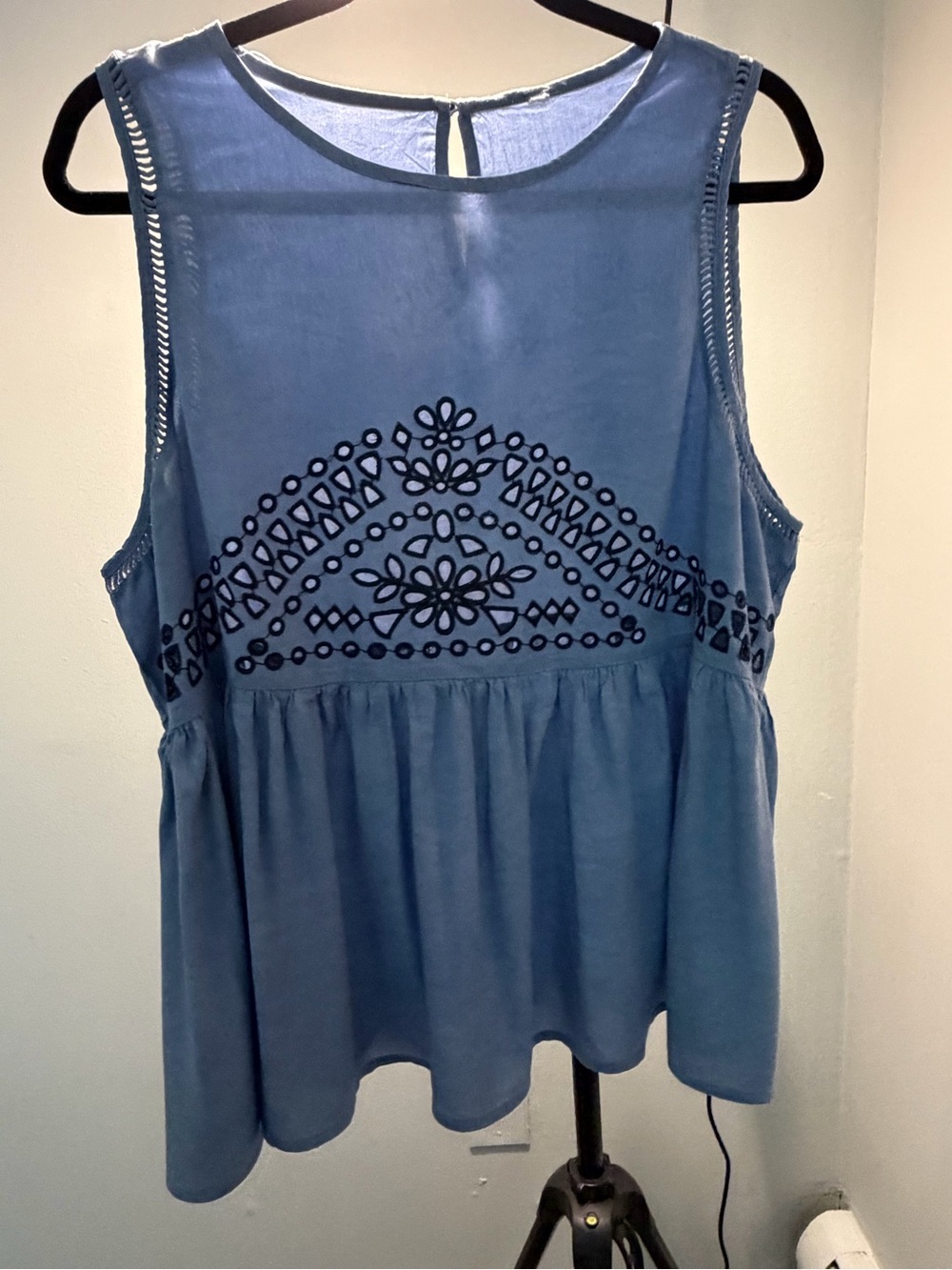 Xhilaration • Peplum Eyelet Sleeveless Embroidered Prairie Blouse • XXL